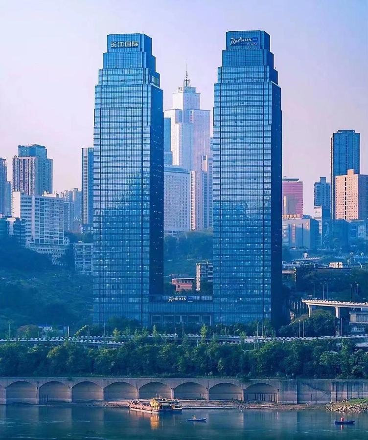 Radisson Blu Plaza Chongqing - Free 2 Bottle Of Local Beer Per Room During Stay Екстер'єр фото