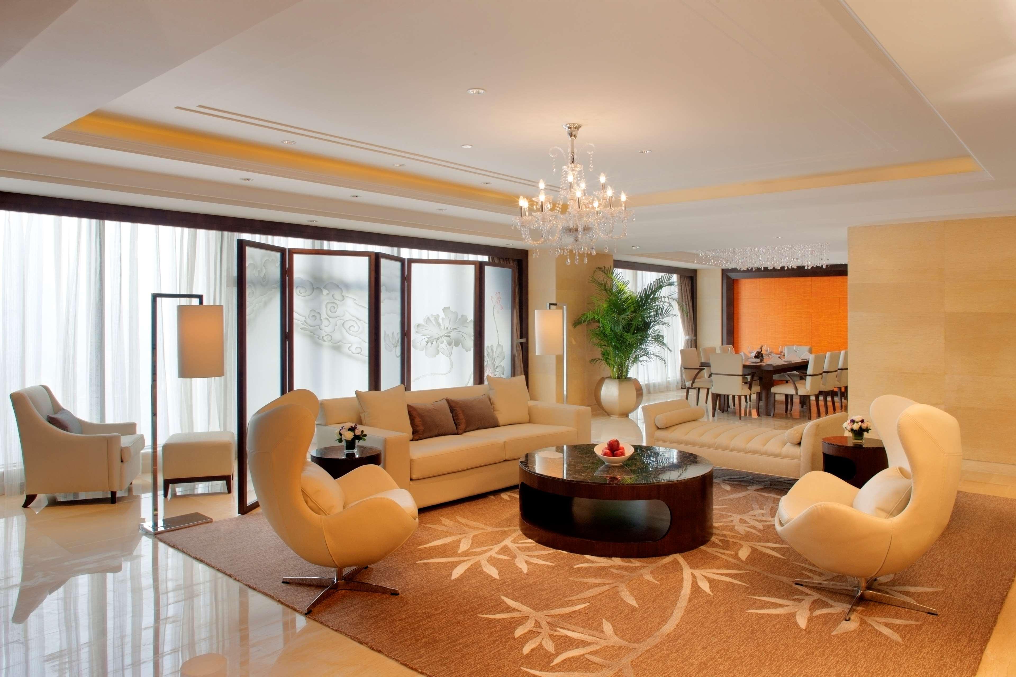 Radisson Blu Plaza Chongqing - Free 2 Bottle Of Local Beer Per Room During Stay Екстер'єр фото