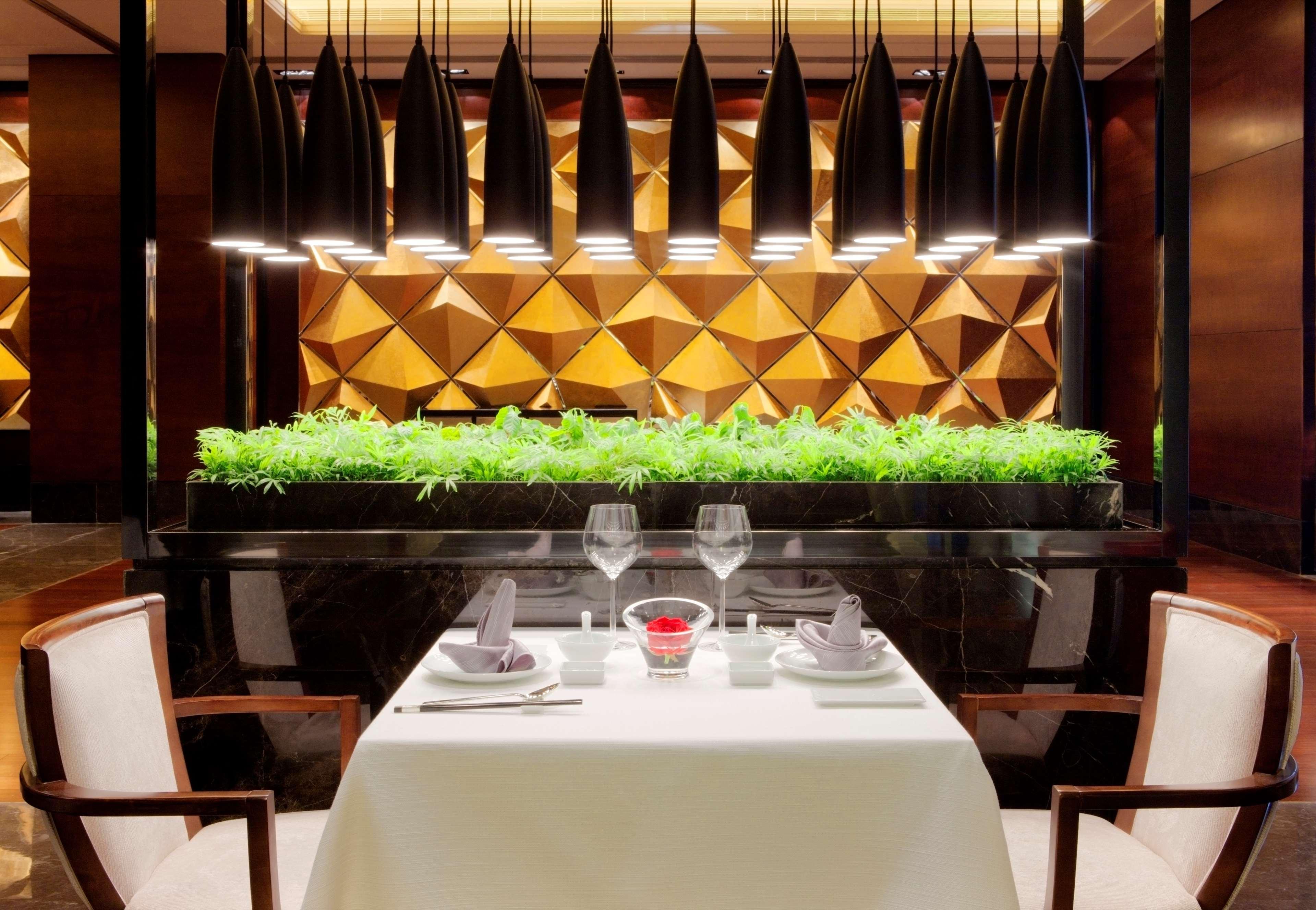 Radisson Blu Plaza Chongqing - Free 2 Bottle Of Local Beer Per Room During Stay Екстер'єр фото