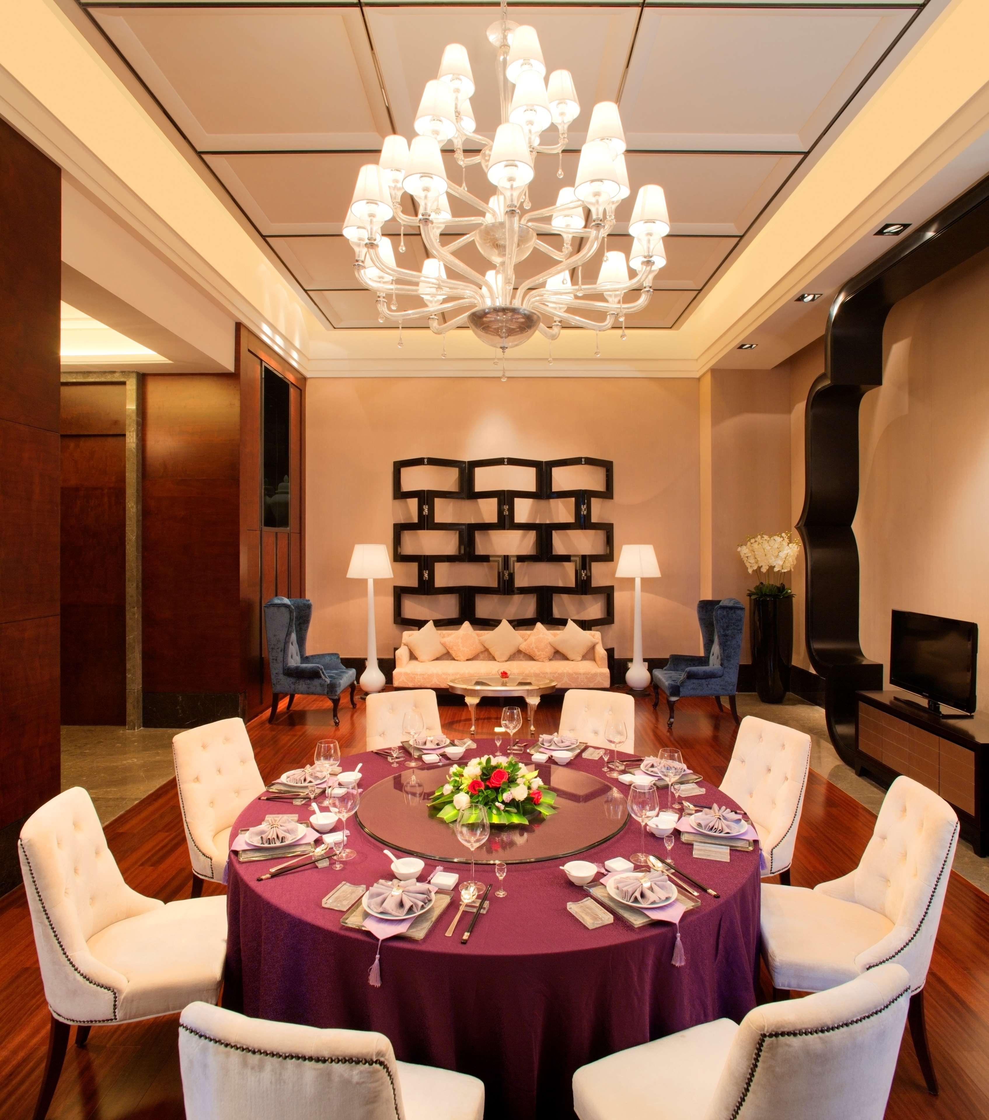 Radisson Blu Plaza Chongqing - Free 2 Bottle Of Local Beer Per Room During Stay Екстер'єр фото
