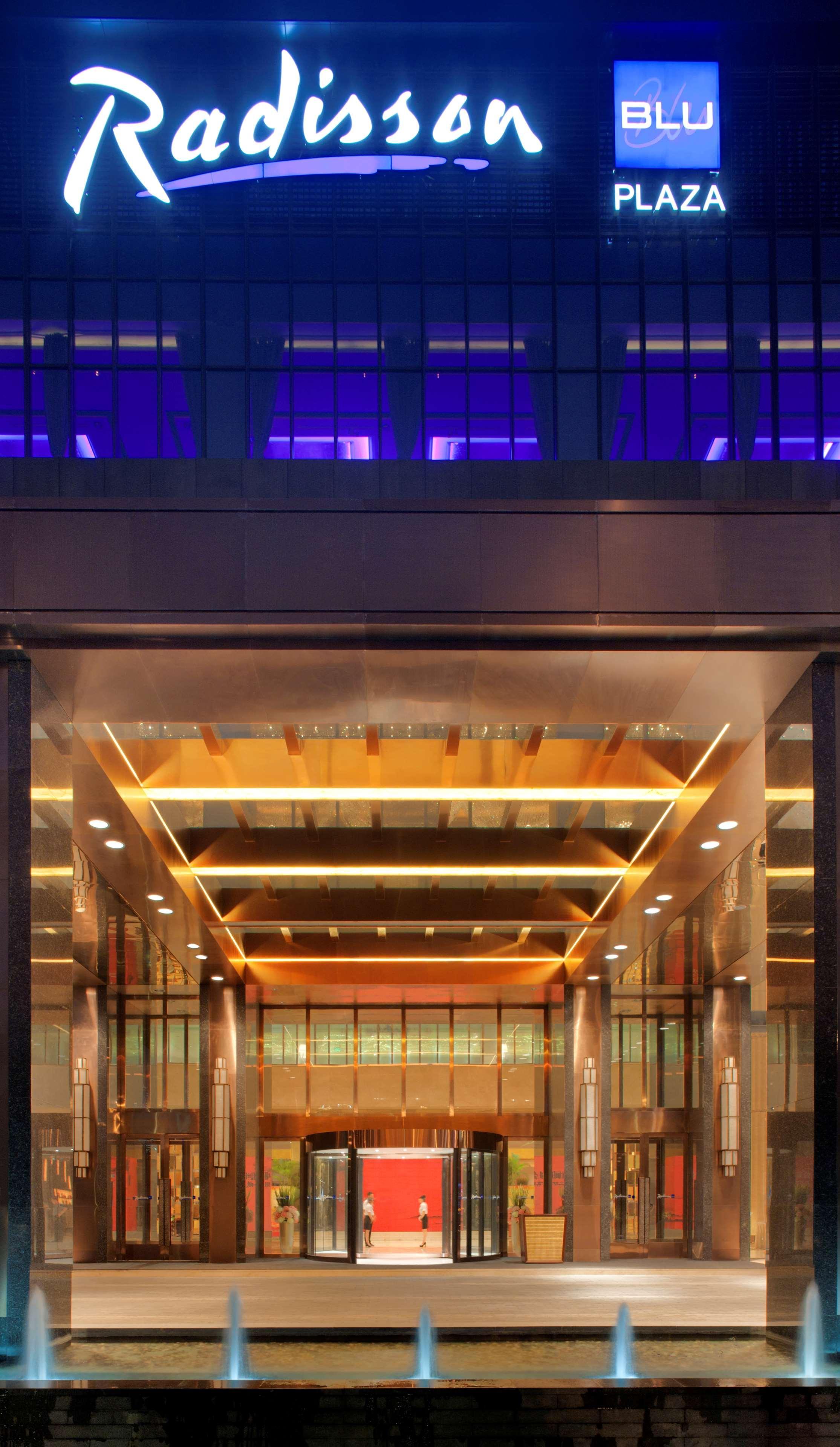 Radisson Blu Plaza Chongqing - Free 2 Bottle Of Local Beer Per Room During Stay Екстер'єр фото