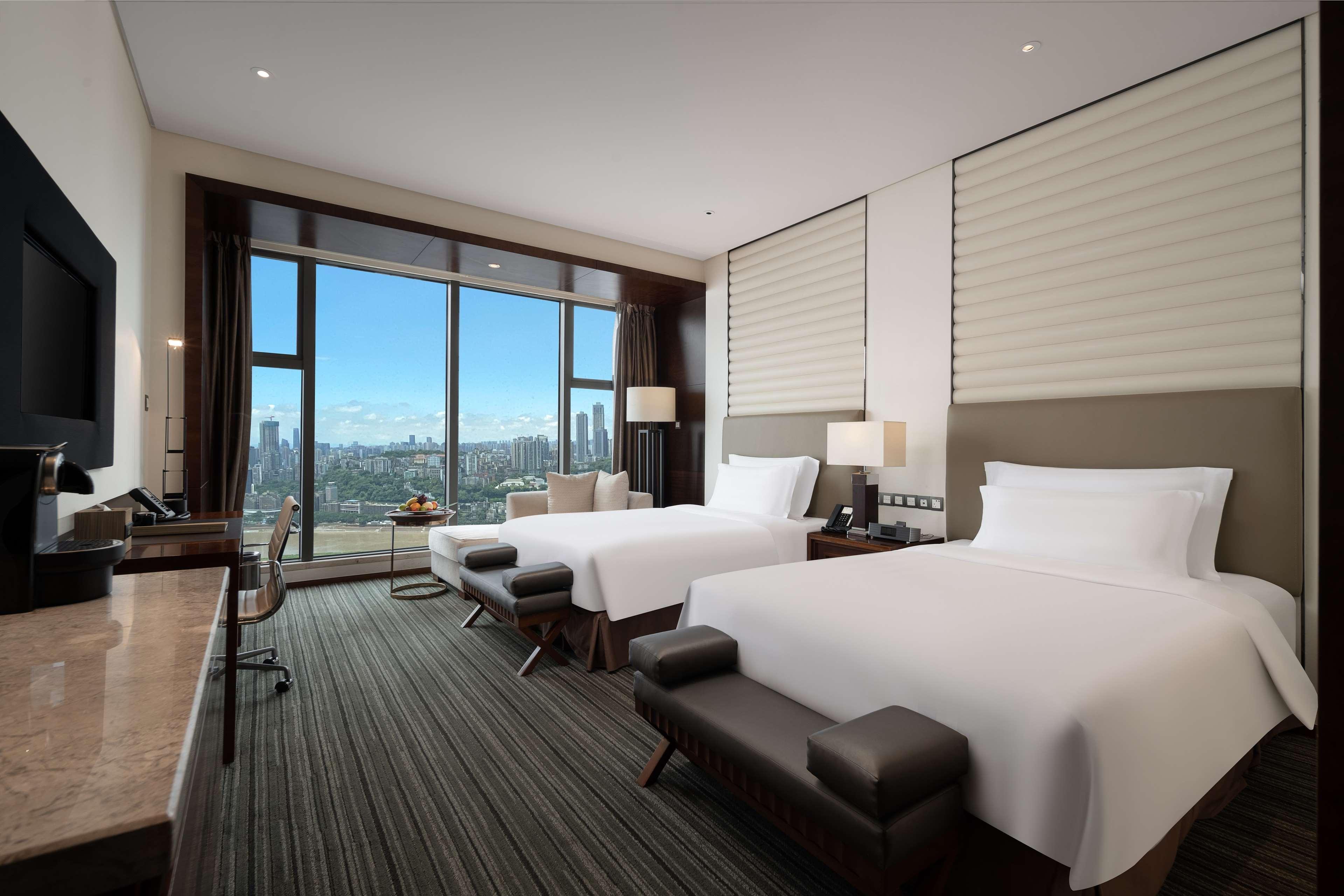 Radisson Blu Plaza Chongqing - Free 2 Bottle Of Local Beer Per Room During Stay Екстер'єр фото