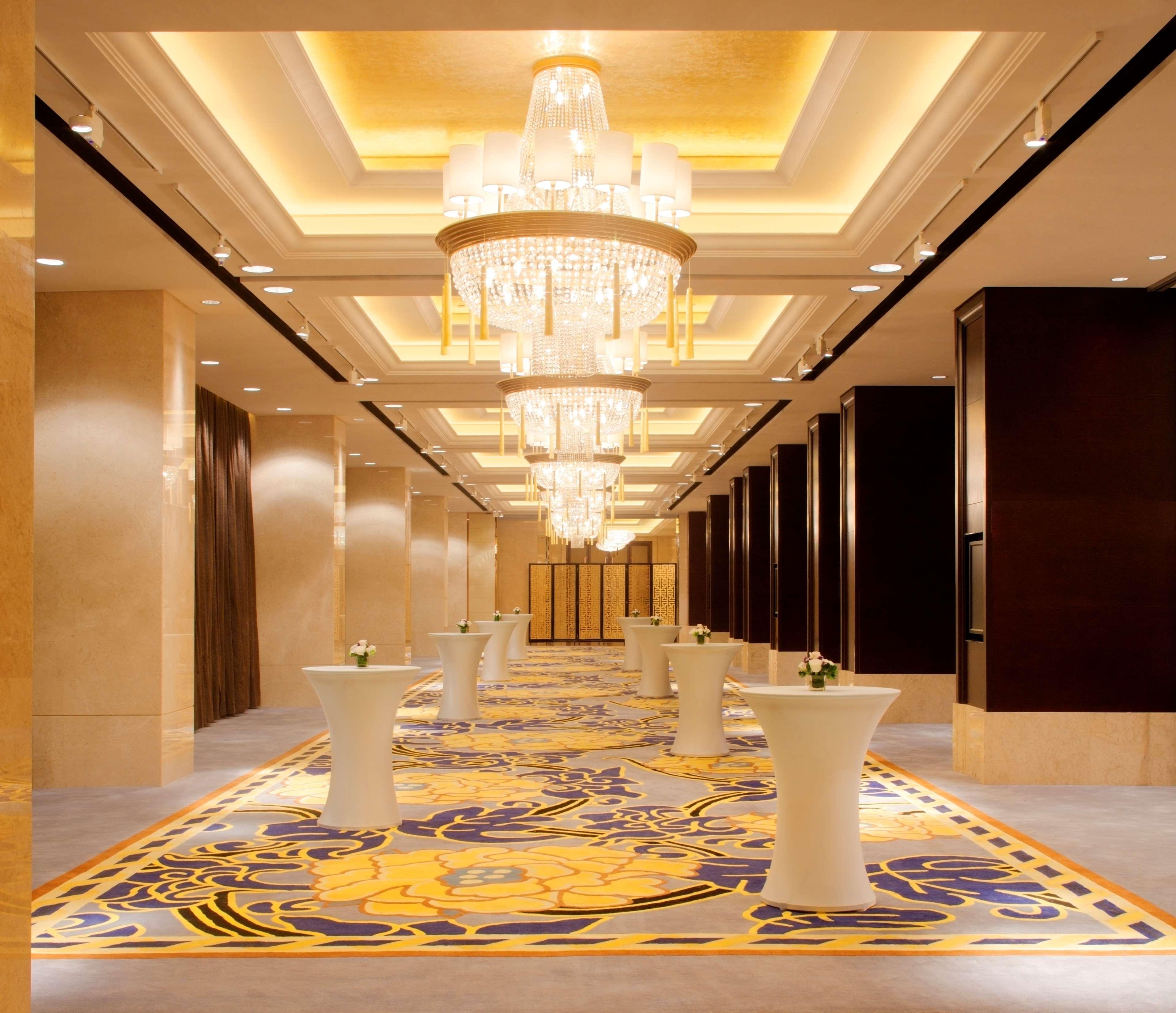 Radisson Blu Plaza Chongqing - Free 2 Bottle Of Local Beer Per Room During Stay Екстер'єр фото