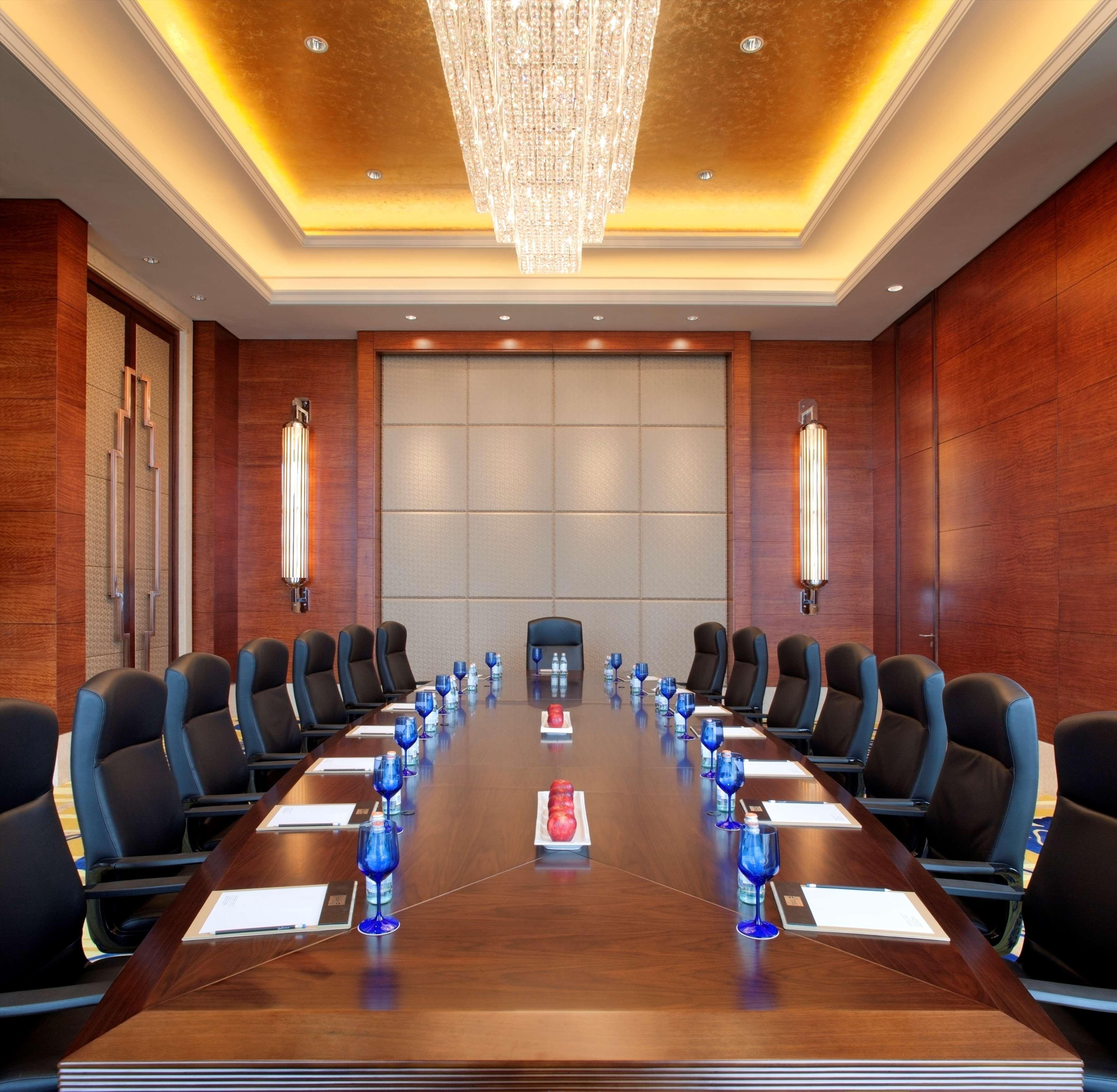 Radisson Blu Plaza Chongqing - Free 2 Bottle Of Local Beer Per Room During Stay Екстер'єр фото