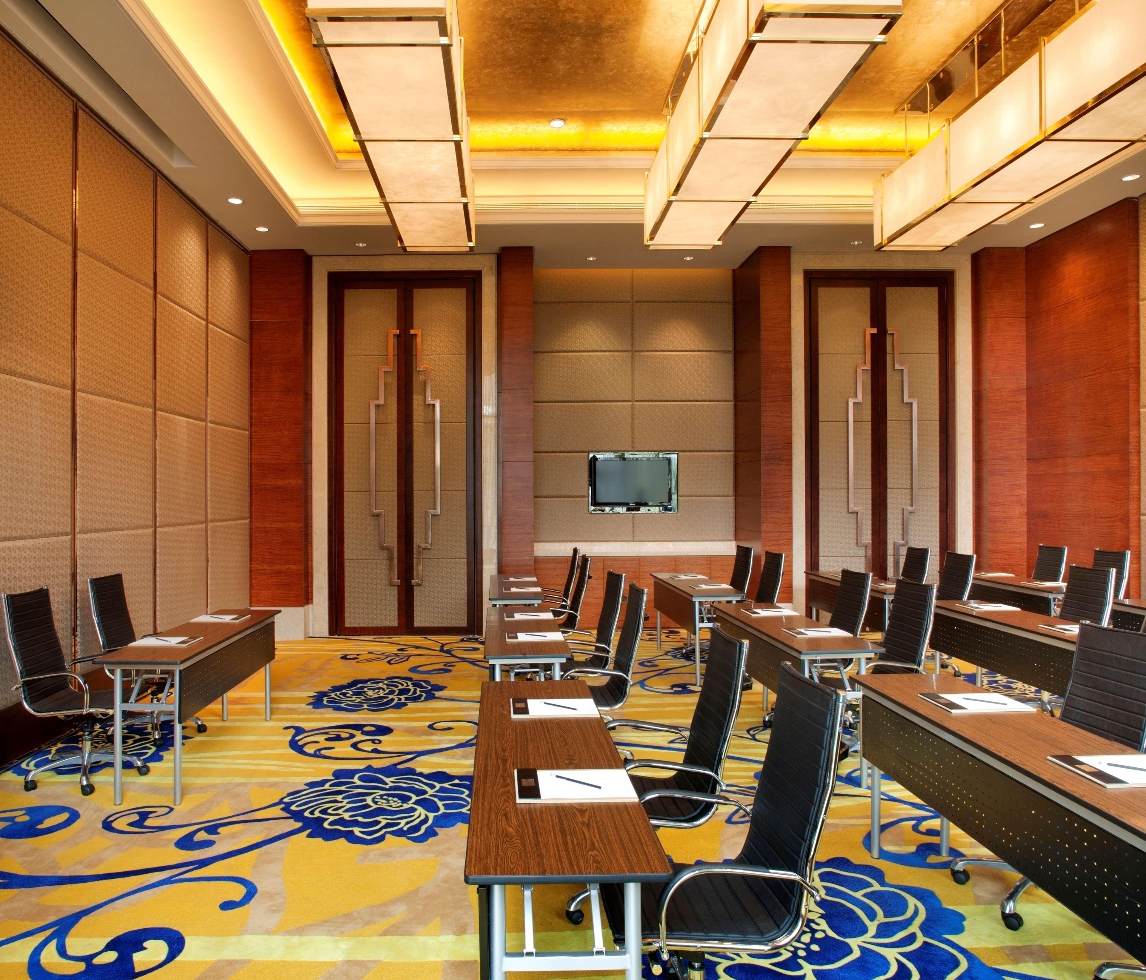 Radisson Blu Plaza Chongqing - Free 2 Bottle Of Local Beer Per Room During Stay Екстер'єр фото