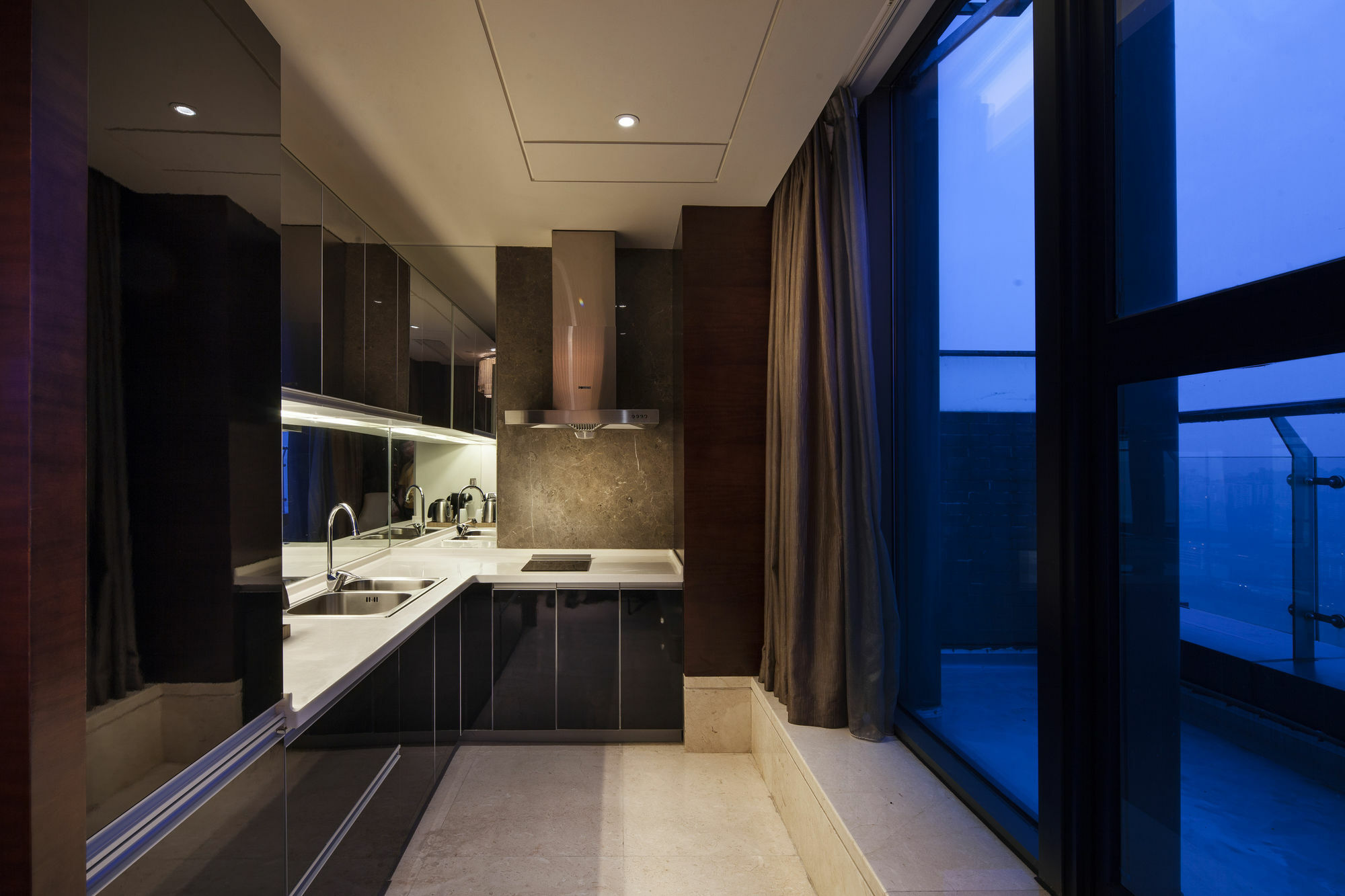 Radisson Blu Plaza Chongqing - Free 2 Bottle Of Local Beer Per Room During Stay Екстер'єр фото