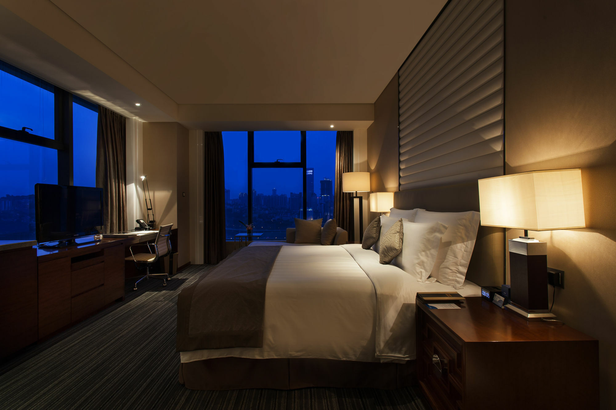Radisson Blu Plaza Chongqing - Free 2 Bottle Of Local Beer Per Room During Stay Екстер'єр фото