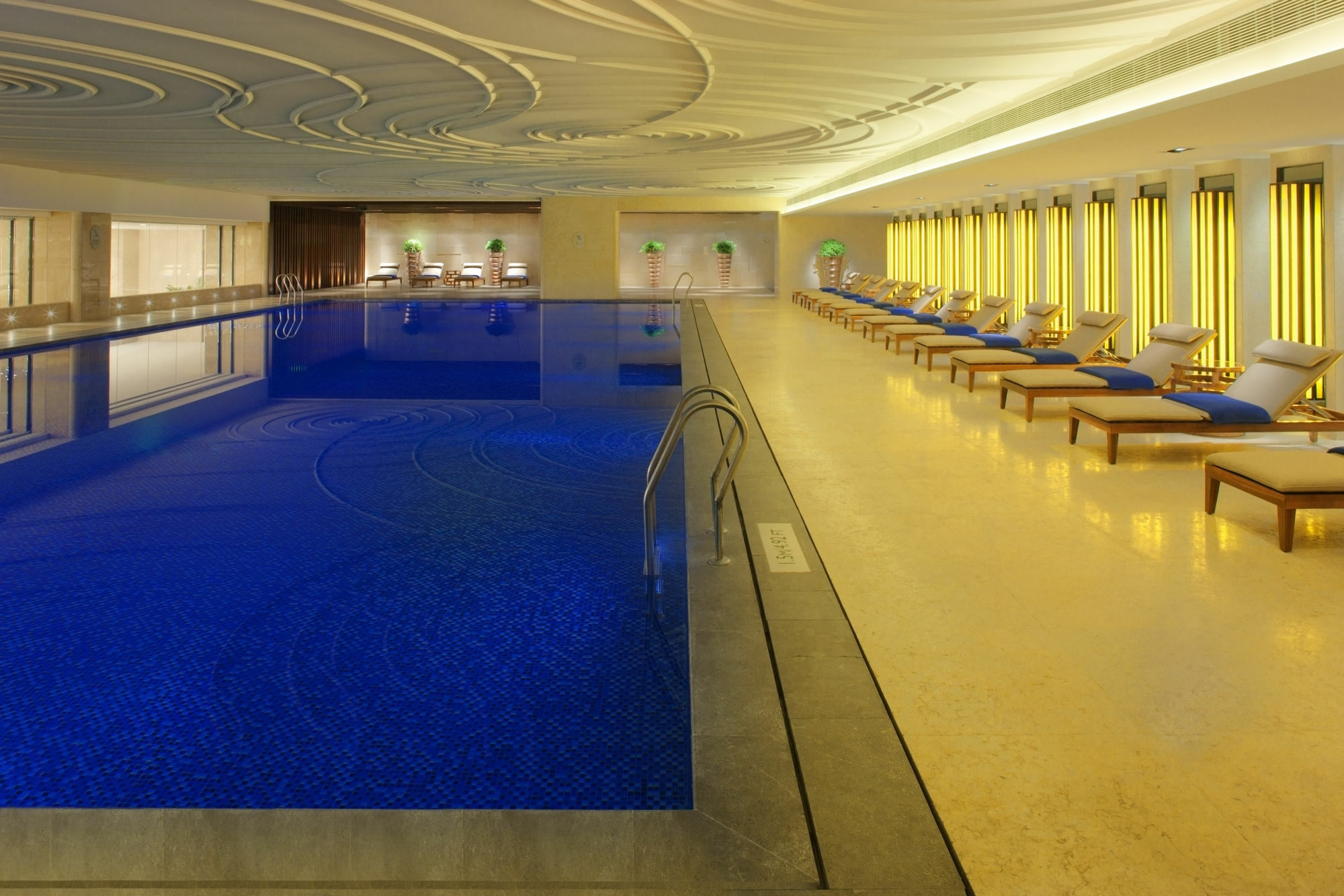 Radisson Blu Plaza Chongqing - Free 2 Bottle Of Local Beer Per Room During Stay Екстер'єр фото